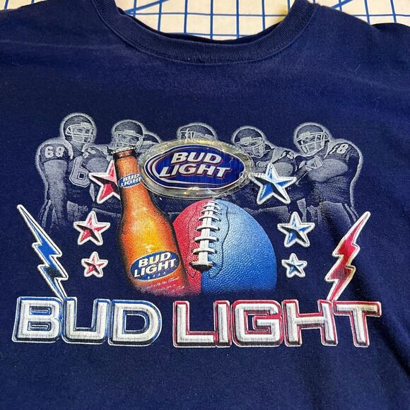 Bud Light Beer Sports Football Players Graphic T-Shirt Patched Logo Navy Sz 2XL - Picture 7 of 11